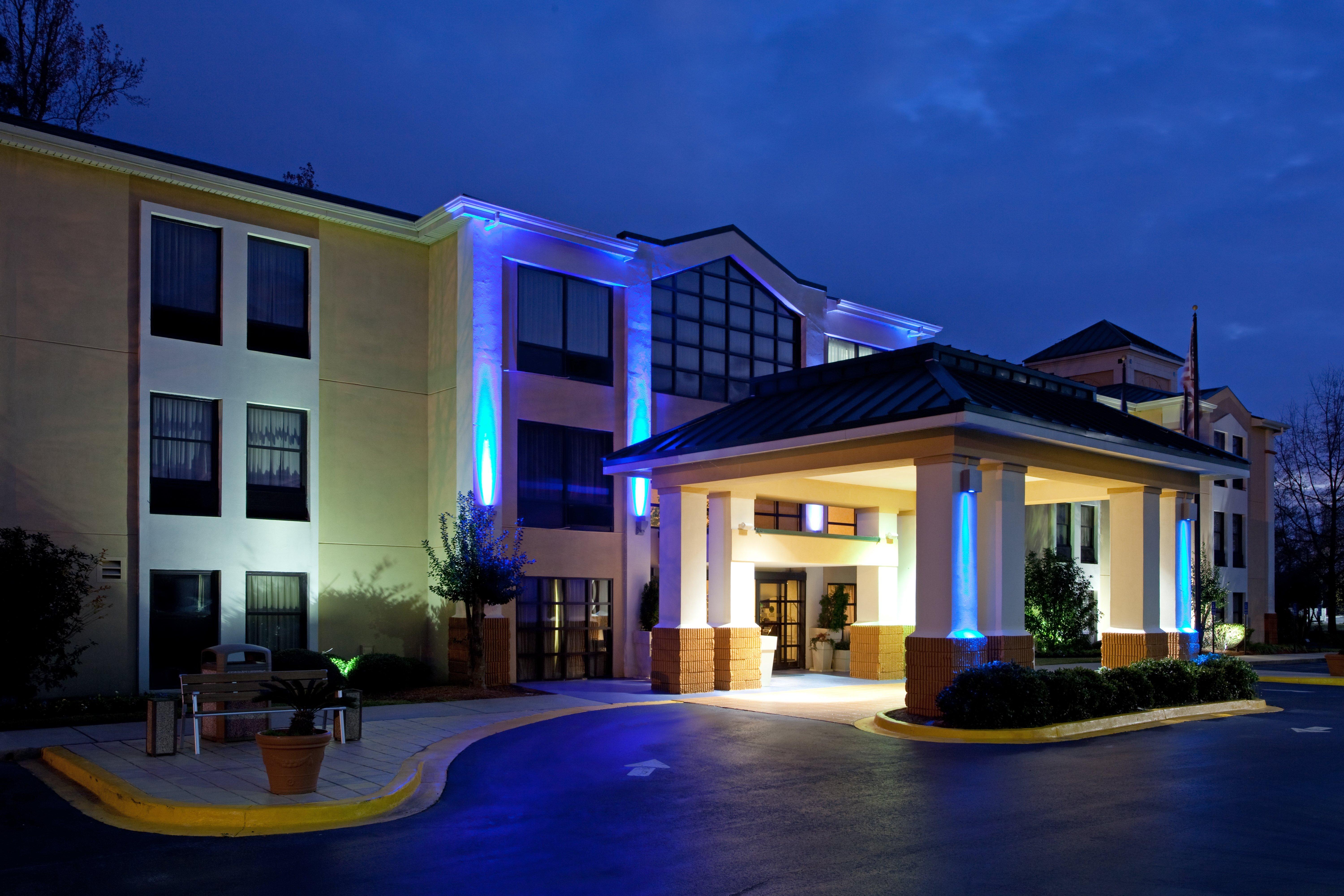 Lexington Inn And Suites Екстер'єр фото