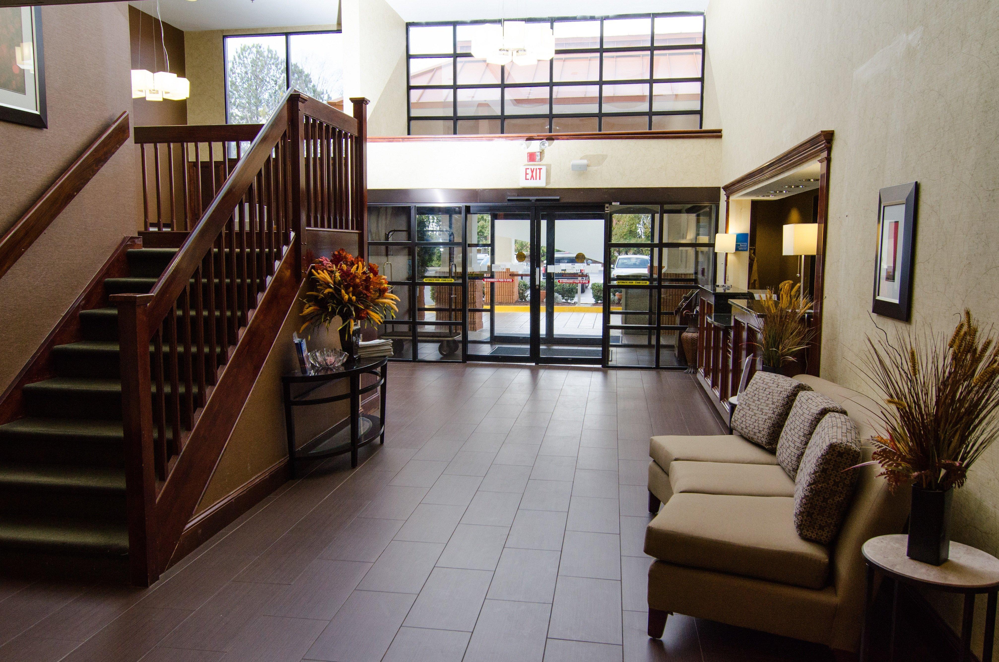 Lexington Inn And Suites Екстер'єр фото