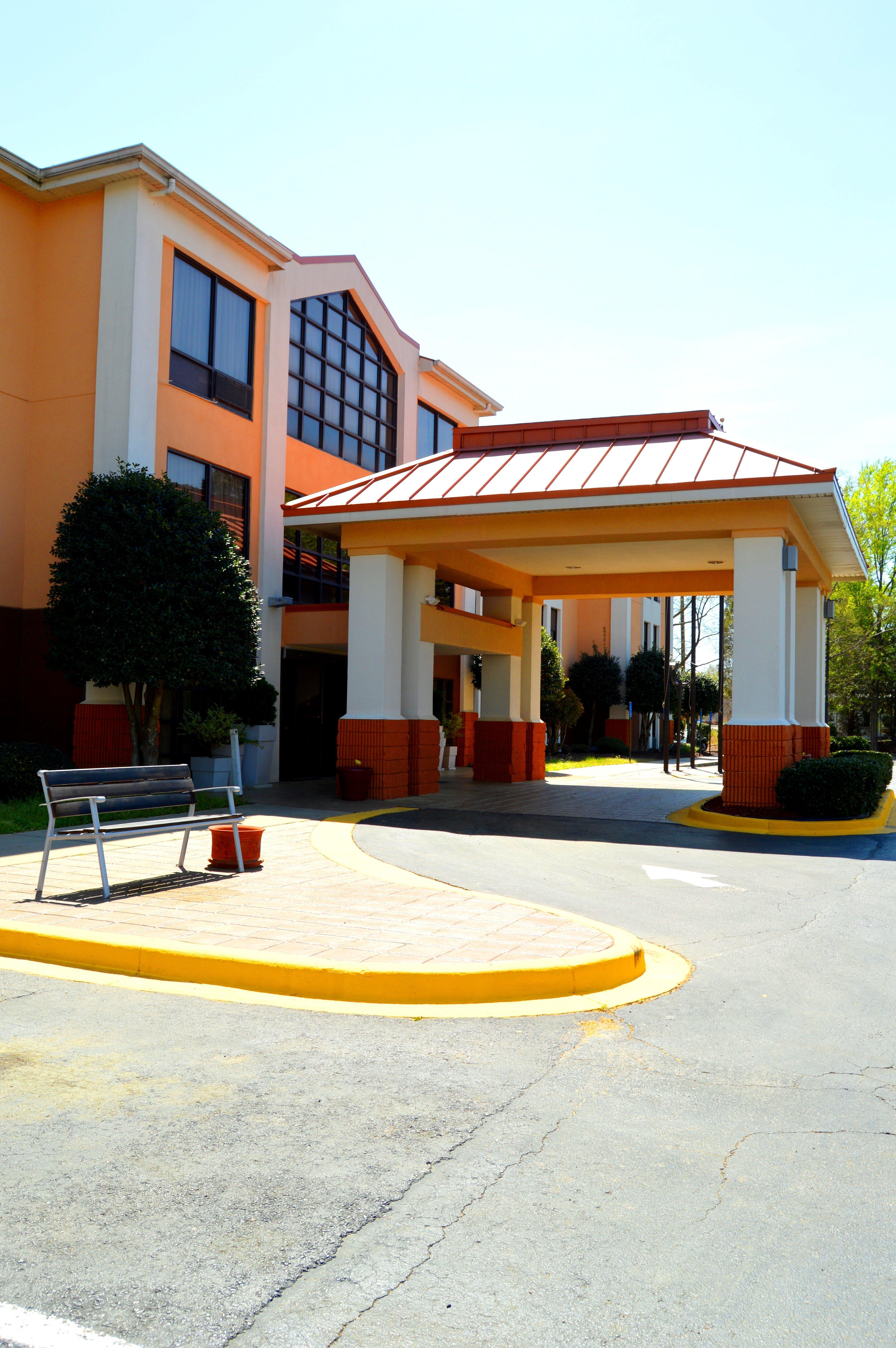 Lexington Inn And Suites Екстер'єр фото