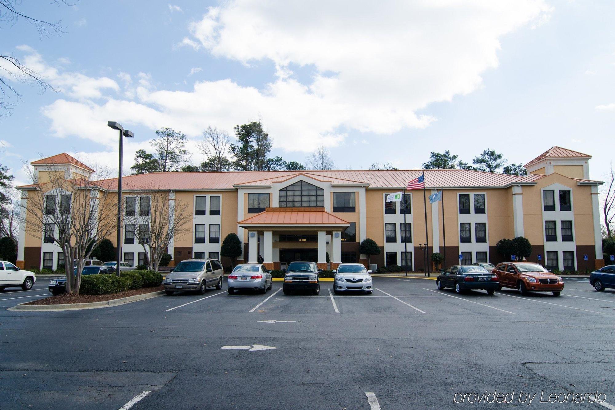 Lexington Inn And Suites Екстер'єр фото